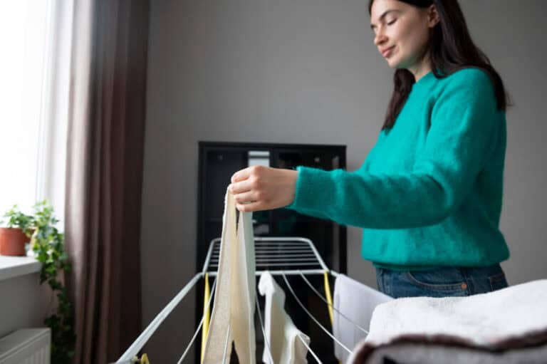 Cómo aprovechar el aire acondicionado para secar la ropa más rápido
